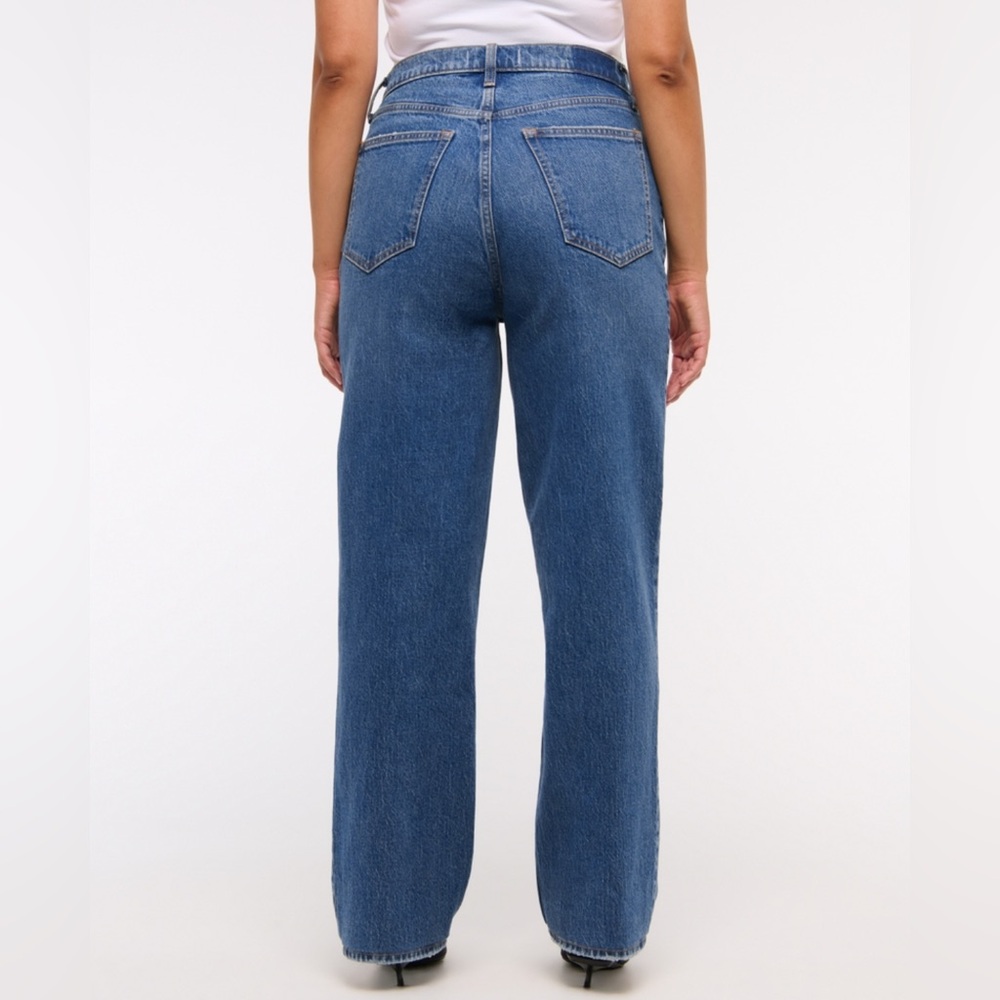 Abercrombie - Curve Love Ultra High Rise 90s Straight Jean - Picture 3 of 13